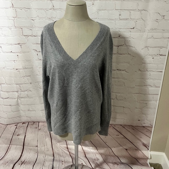 Halogen Sweaters - Heather grey cashmere v neck sweater